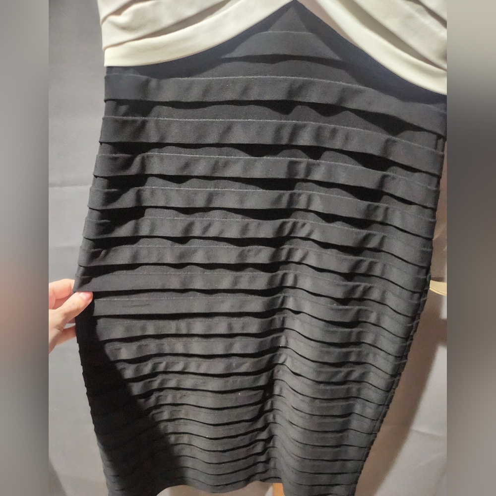 Cachè Bodycon Cocktail Dress - Picture 2 of 8